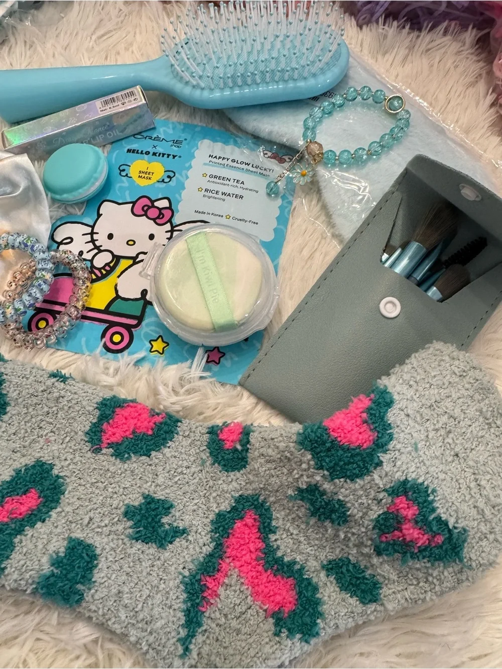 Beauty relaxation bundle gift bag ready for a gift 13 items